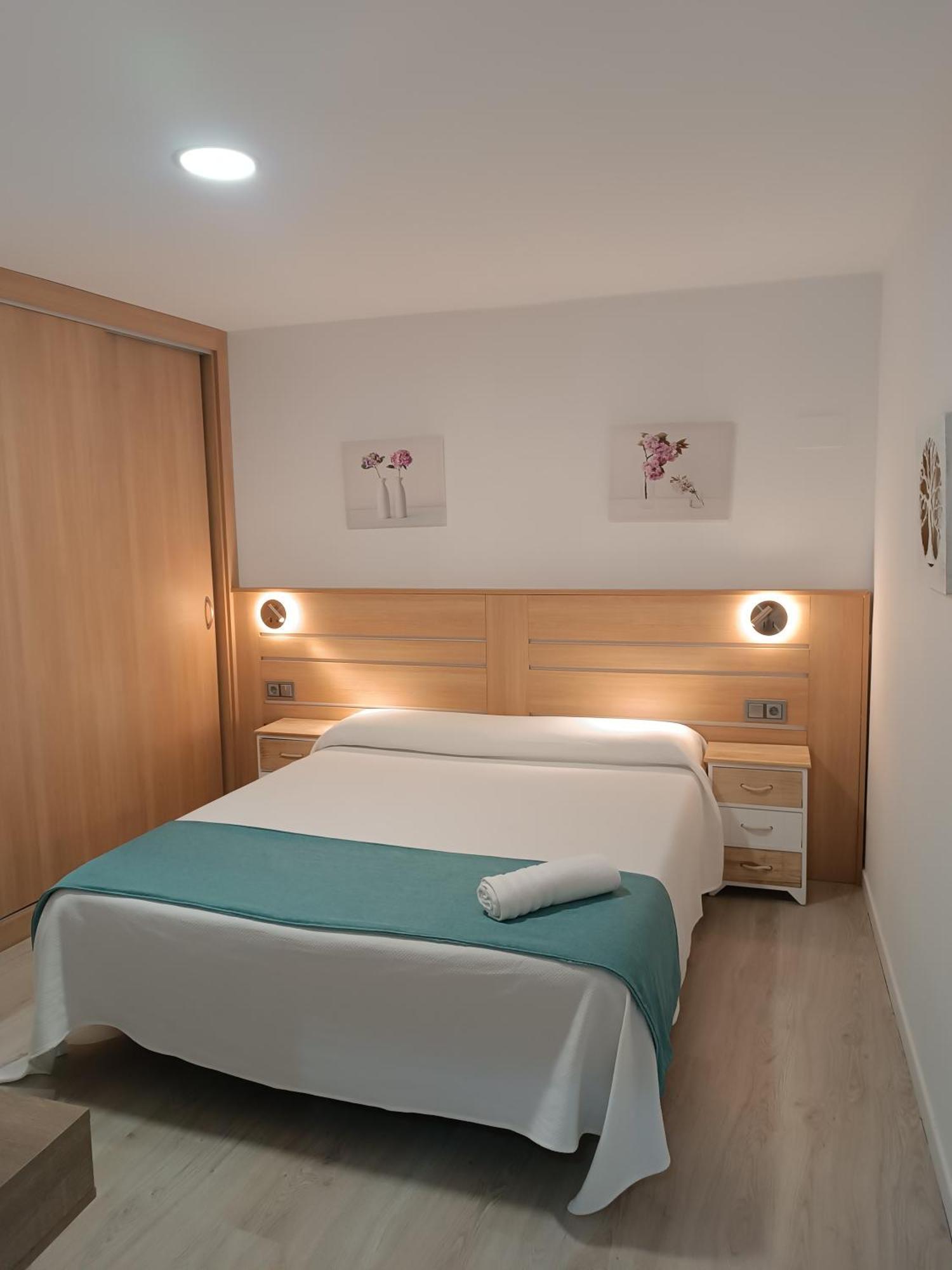 Apartamentos Turisticos Avila Puerta Del Puente 1-3 Kültér fotó